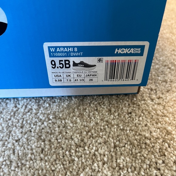 Barely worn - Hoka One Arahi 8 in Black and White - Size 9.5 - Picture 2 of 13